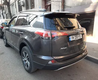 Vista frontale di un noleggio Toyota Rav4 a Tbilisi, Georgia ✓ Auto #375. ✓ Cambio Automatico TM ✓ 9 recensioni.