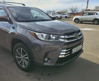 Noleggio auto Toyota Highlander 2019 in Georgia, con carburante Ibrido e 280 cavalli di potenza ➤ A partire da 160 GEL al giorno.