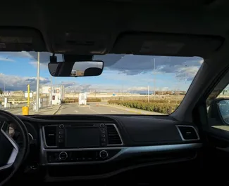 Motore Ibrido da 3,5L di Toyota Highlander 2019 per il noleggio a Tbilisi.