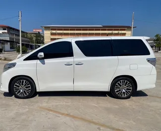 Toyota Alphard 2016 disponibile per il noleggio all'aeroporto Suvarnabhumi di Bangkok, con limite di chilometraggio di illimitato.