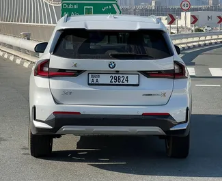 Noleggio BMW X1. Auto Comfort, Premium, Crossover per il noleggio negli Emirati Arabi Uniti ✓ Cauzione di Deposito di 2500 AED ✓ Opzioni assicurative RCT.