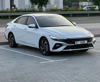 Vista frontale di un noleggio Hyundai Elantra a Dubai, Emirati Arabi Uniti ✓ Auto #11911. ✓ Cambio Automatico TM ✓ 0 recensioni.