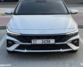 Noleggio auto Hyundai Elantra 2025 negli Emirati Arabi Uniti, con carburante Benzina e 115 cavalli di potenza ➤ A partire da 129 AED al giorno.