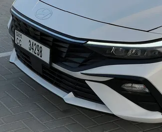 Noleggio Hyundai Elantra. Auto Comfort, Premium per il noleggio negli Emirati Arabi Uniti ✓ Cauzione di Deposito di 2000 AED ✓ Opzioni assicurative RCT.