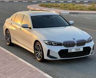 Noleggio auto BMW 320i #11913 Automatico a Dubai, dotata di motore 2,0L ➤ Da Mounir negli Emirati Arabi Uniti.