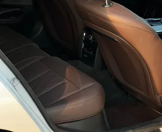 Motore Benzina da 2,0L di BMW 320i 2024 per il noleggio a Dubai.