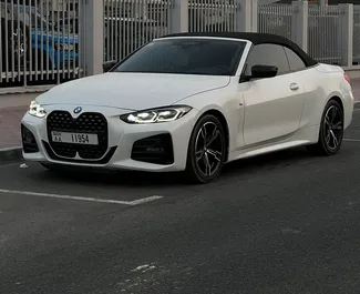 Vista frontale di un noleggio BMW 420i Cabrio a Dubai, Emirati Arabi Uniti ✓ Auto #11918. ✓ Cambio Automatico TM ✓ 0 recensioni.