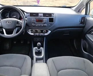 Motore Diesel da 1,4L di Kia Rio 2012 per il noleggio all'aeroporto di Tirana.