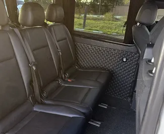 Mercedes-Benz Vito 2016 disponibile per il noleggio a Tbilisi, con limite di chilometraggio di illimitato.