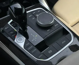 Noleggio auto BMW 430i Cabrio 2022 negli Emirati Arabi Uniti, con carburante Benzina e 258 cavalli di potenza ➤ A partire da 359 AED al giorno.
