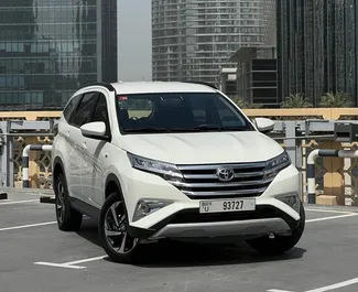 Vista frontale di un noleggio Toyota Rush a Dubai, Emirati Arabi Uniti ✓ Auto #11907. ✓ Cambio Automatico TM ✓ 0 recensioni.