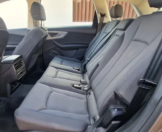 Audi Q7 2022 disponibile per il noleggio ad Alicante, con limite di chilometraggio di 200 km/giorno.