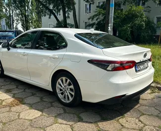 Noleggio auto Toyota Camry 2022 in Spagna, con carburante Ibrido e 218 cavalli di potenza ➤ A partire da 60 EUR al giorno.