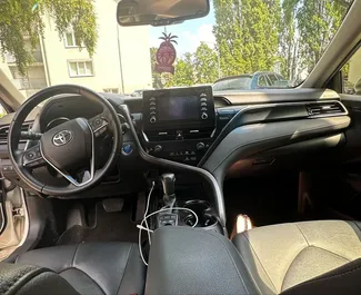 Noleggio Toyota Camry. Auto Comfort, Premium per il noleggio in Spagna ✓ Cauzione di Deposito di 500 EUR ✓ Opzioni assicurative RCT.