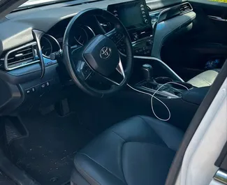 Motore Ibrido da 2,5L di Toyota Camry 2022 per il noleggio ad Alicante.