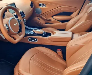 Aston Martin Vantage 2024 disponibile per il noleggio ad Alicante, con limite di chilometraggio di 150 km/giorno.