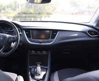 Motore Ibrido da 1,6L di Opel Grandland X 2021 per il noleggio ad Alicante.