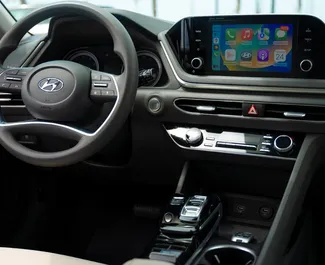 Vista frontale di un noleggio Hyundai Sonata a Batumi, Georgia ✓ Auto #12046. ✓ Cambio Automatico TM ✓ 0 recensioni.