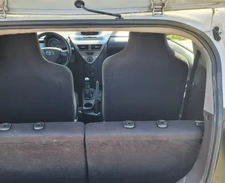 Noleggio Toyota Iq. Auto Economica per il noleggio in Albania ✓ Cauzione di Deposito di 100 EUR ✓ Opzioni assicurative RCT, FDW, Giovane.