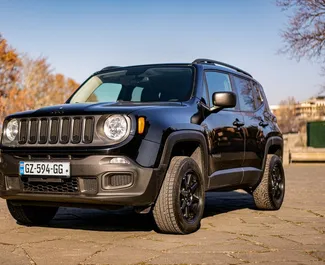 Vista frontale di un noleggio Jeep Renegade a Batumi, Georgia ✓ Auto #12272. ✓ Cambio Automatico TM ✓ 0 recensioni.