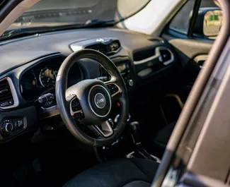 Noleggio Jeep Renegade. Auto Economica, Comfort, Crossover per il noleggio in Georgia ✓ Cauzione di Deposito di 280 GEL ✓ Opzioni assicurative RCT, CDW, Furto.