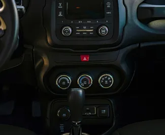 Jeep Renegade 2016 disponibile per il noleggio a Batumi, con limite di chilometraggio di illimitato.