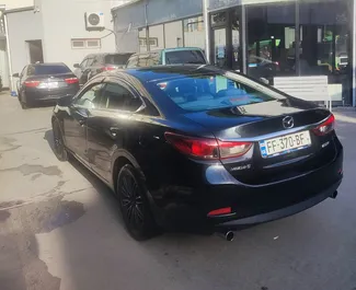 Interni di Mazda 6 in affitto in Georgia. Un'ottima auto da 5 posti con cambio Automatico.