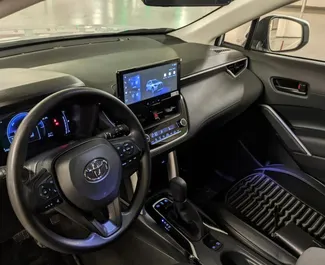 Noleggio auto Toyota Corolla Cross 2023 in Azerbaigian, con carburante Ibrido e 195 cavalli di potenza ➤ A partire da 100 AZN al giorno.