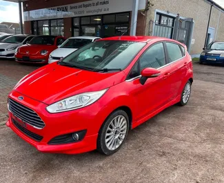 Vista frontale di un noleggio Ford Fiesta Ecoboost a Budva, Montenegro ✓ Auto #12505. ✓ Cambio Automatico TM ✓ 0 recensioni.