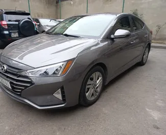 Hyundai Elantra 2019 disponibile per il noleggio all'aeroporto di Tbilisi, con limite di chilometraggio di illimitato.