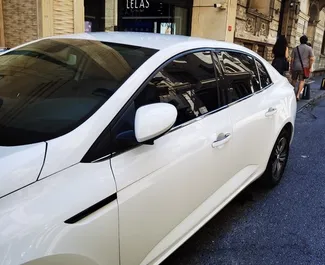 Vista frontale di un noleggio Renault Megane Sedan a Istanbul, Turchia ✓ Auto #12340. ✓ Cambio Automatico TM ✓ 0 recensioni.