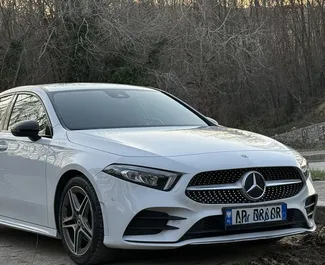 Vista frontale di un noleggio Mercedes-Benz A180 a Tirana, Albania ✓ Auto #12329. ✓ Cambio Automatico TM ✓ 0 recensioni.