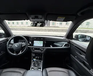 SsangYong Korando Turismo 2023 disponibile per il noleggio a Tirana, con limite di chilometraggio di illimitato.