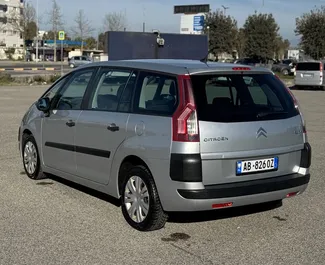 Interni di Citroen C4 Grand Picasso in affitto in Albania. Un'ottima auto da 7 posti con cambio Automatico.