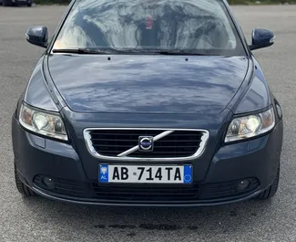 Vista frontale di un noleggio Volvo S40 a Durazzo, Albania ✓ Auto #11767. ✓ Cambio Automatico TM ✓ 0 recensioni.