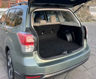 Interni di Subaru Forester in affitto in Georgia. Un'ottima auto da 5 posti con cambio Automatico.