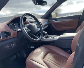 Maserati Levante S 2021 con sistema A trazione integrale, disponibile a Tbilisi.