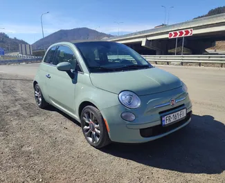 Vista frontale di un noleggio Fiat 500 Cabrio a Tbilisi, Georgia ✓ Auto #12316. ✓ Cambio Automatico TM ✓ 0 recensioni.