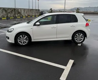 Noleggio Volkswagen Golf 6. Auto Economica, Comfort per il noleggio in Albania ✓ Cauzione di Deposito di 100 EUR ✓ Opzioni assicurative RCT, All'estero.