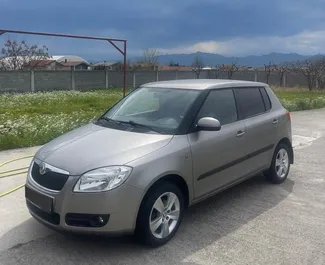 Vista frontale di un noleggio Skoda Fabia a Budva, Montenegro ✓ Auto #12896. ✓ Cambio Automatico TM ✓ 0 recensioni.