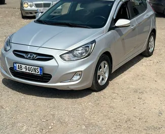 Vista frontale di un noleggio Hyundai Accent a Durazzo, Albania ✓ Auto #12195. ✓ Cambio Automatico TM ✓ 0 recensioni.
