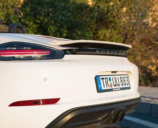 Porsche Boxster 2020 disponibile per il noleggio ad Alicante, con limite di chilometraggio di 200 km/giorno.