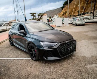 Vista frontale di un noleggio Audi RS3 ad Alicante, Spagna ✓ Auto #12484. ✓ Cambio Automatico TM ✓ 0 recensioni.