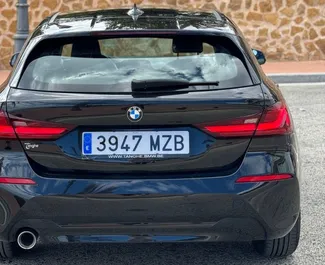 Noleggio BMW 116d. Auto Comfort, Premium per il noleggio in Spagna ✓ Cauzione di Deposito di 400 EUR ✓ Opzioni assicurative RCT.
