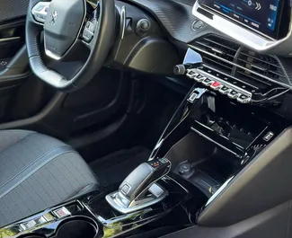 Peugeot 2008 2022 disponibile per il noleggio a Rafailovici, con limite di chilometraggio di illimitato.