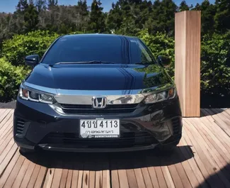 Vista frontale di un noleggio Honda City a Bangkok, Thailandia ✓ Auto #13078. ✓ Cambio Automatico TM ✓ 0 recensioni.