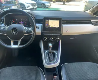 Interni di Renault Clio 5 in affitto in Montenegro. Un'ottima auto da 5 posti con cambio Automatico.