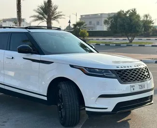 Noleggio auto Land Rover Range Rover Velar 2024 negli Emirati Arabi Uniti, con carburante Benzina e 246 cavalli di potenza ➤ A partire da 500 AED al giorno.