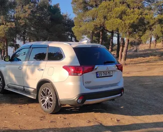 Motore Ibrido da 3,0L di Mitsubishi Outlander Xl 2019 per il noleggio a Tbilisi.