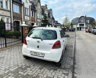 Noleggio Toyota Yaris. Auto Economica, Comfort per il noleggio in Russia ✓ Cauzione di Deposito di 5000 RUB ✓ Opzioni assicurative RCT.